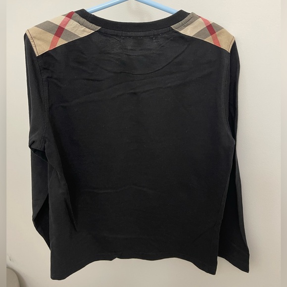 Burberry Black Long Sleeve T Shirt with Plaid Shoulder Patch (Unisex) Size 8Y - Picture 2 of 7
